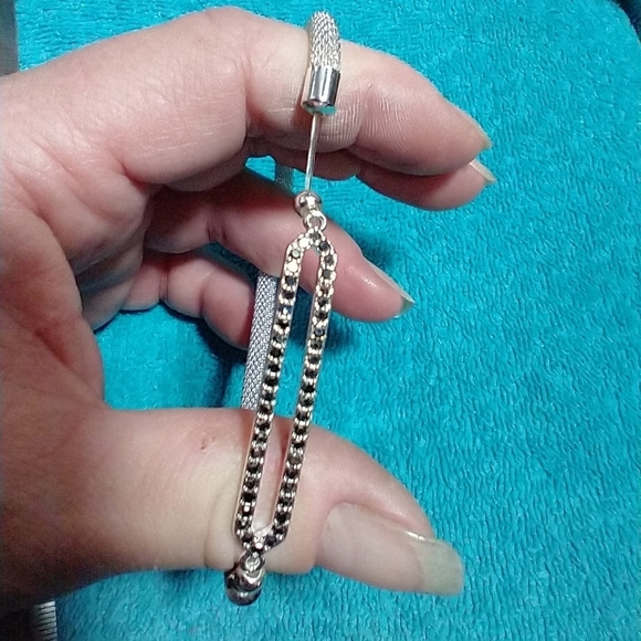 Elegant Silvertone Mesh Stretch and Black Crystal Bracelet - Picture 3 of 4